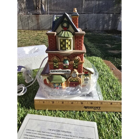 Vtg Town Square Collectibles WOODSIDE WATCH MAKER Christmas Village New In Box - Picture 4 of 10